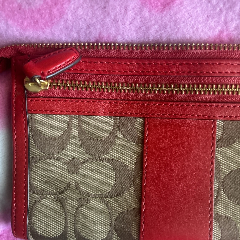 Coach wallet from early 2000. Used once and it has one little mark